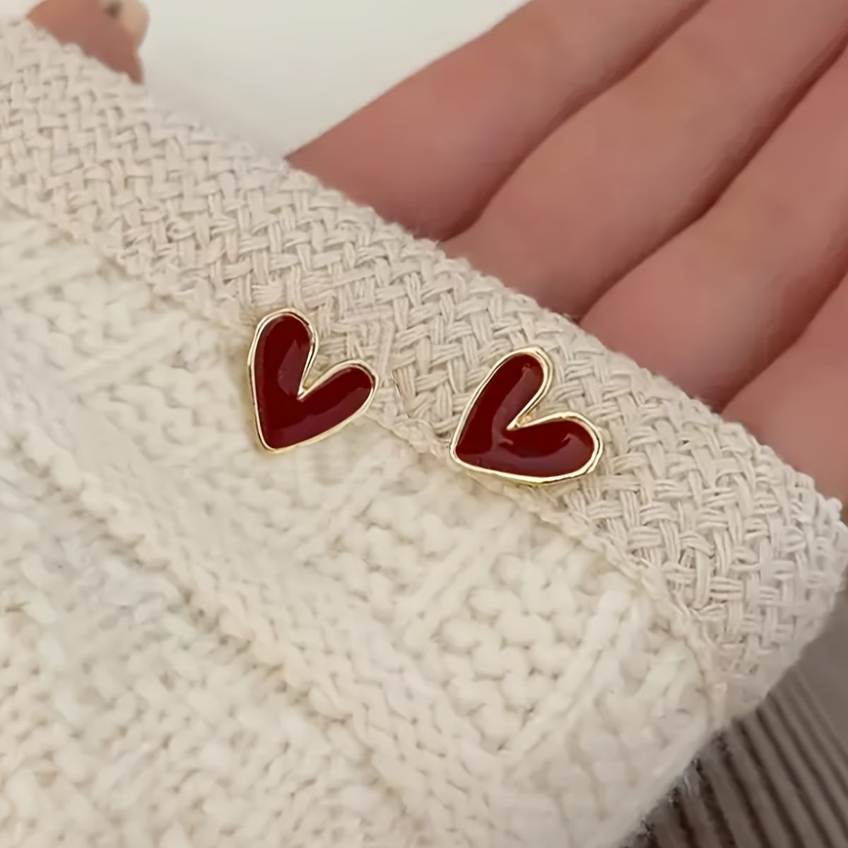 1 Pair Elegant Red Heart Stud Earrings for Women
